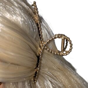 🍁 3/$15 Twisted Metal Loop Hair Clip